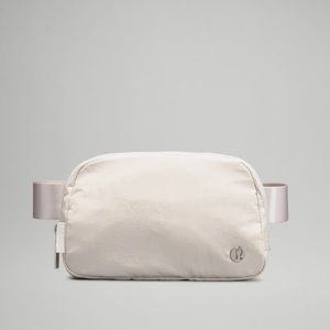 Lululemon Everywhere Belt Bag White— REGULAR SIZE
